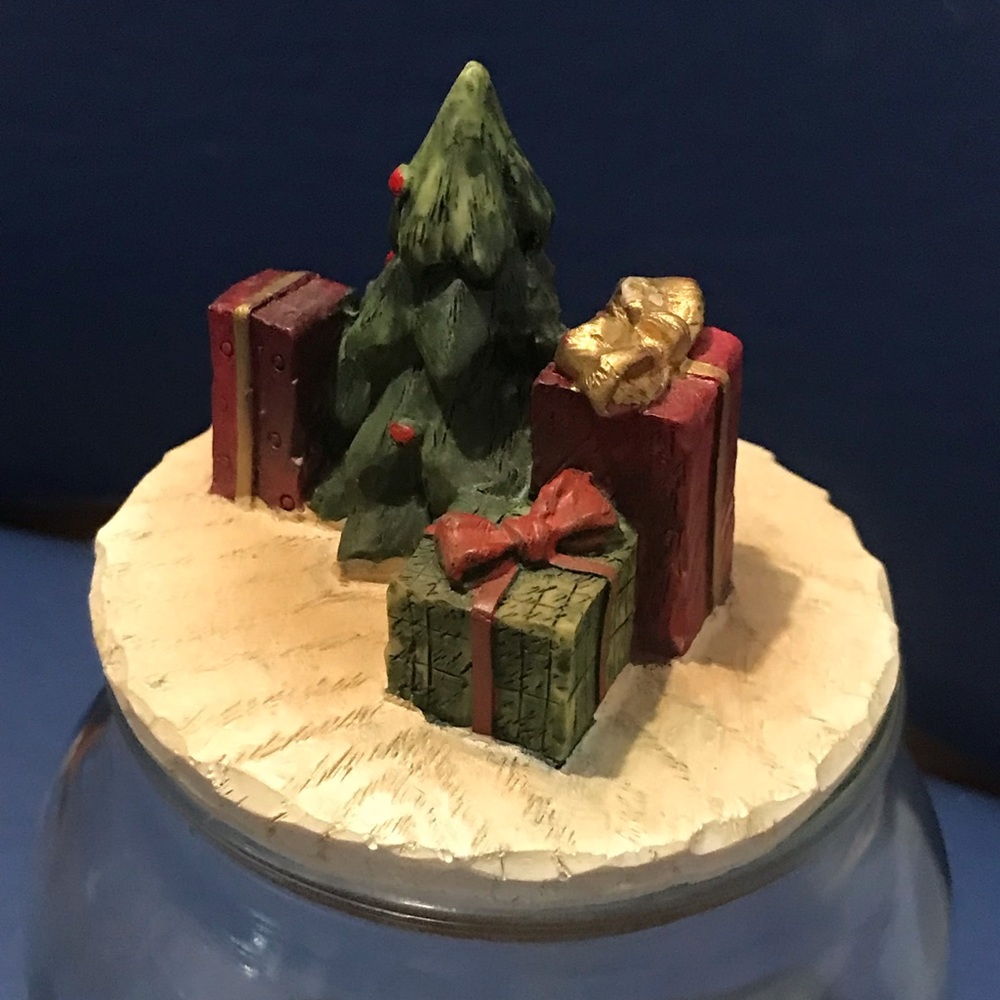 Glass jar with Christmas tree/gifts lid - Picture 8 of 16